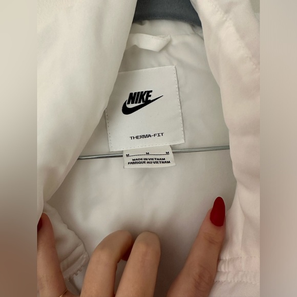NWT Nike White Puffer Therma-Fit Vest - Picture 3 of 4